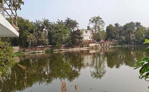যশোর সার্কিট হাউজের সামনে ভোলা ট্যাঙ্ক পুকুরে ভাসছে বিচ্ছিন্ন মানুষের পা, এলাকায় চাঞ্চল্য